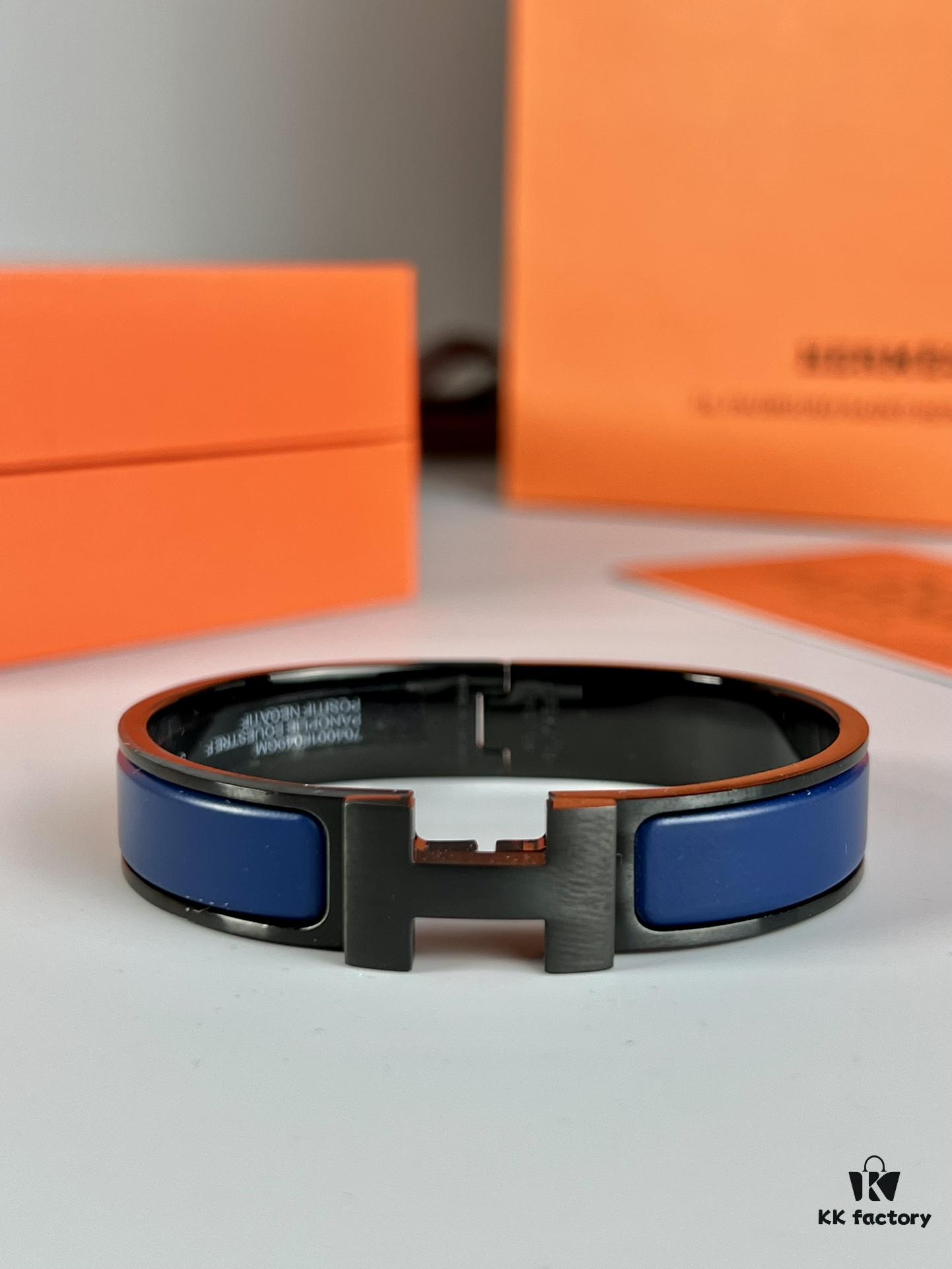 692fcbda99f2d84055c8952d Hermès New Arrival Bracelet, Authentic-Like Inner Circle Label Sticker, Proxy Purchase Version 😎 Hermès CLIC Enamel H Bracelet, Styling Photos Shown ❤ Extremely Versatile and Beautiful! Perfect for Couples, Men Size 19, Women Size 17 💌🌸 Must-Have Item for True Hermès Fans, the Most Classic Design Among Hermès Bracelets, Exquisite Enamel Craftsmanship with Smooth Color and Full Shape, Ideal as a Couple's Matching Set, High-End Version Only! Available in Size 17 and 19