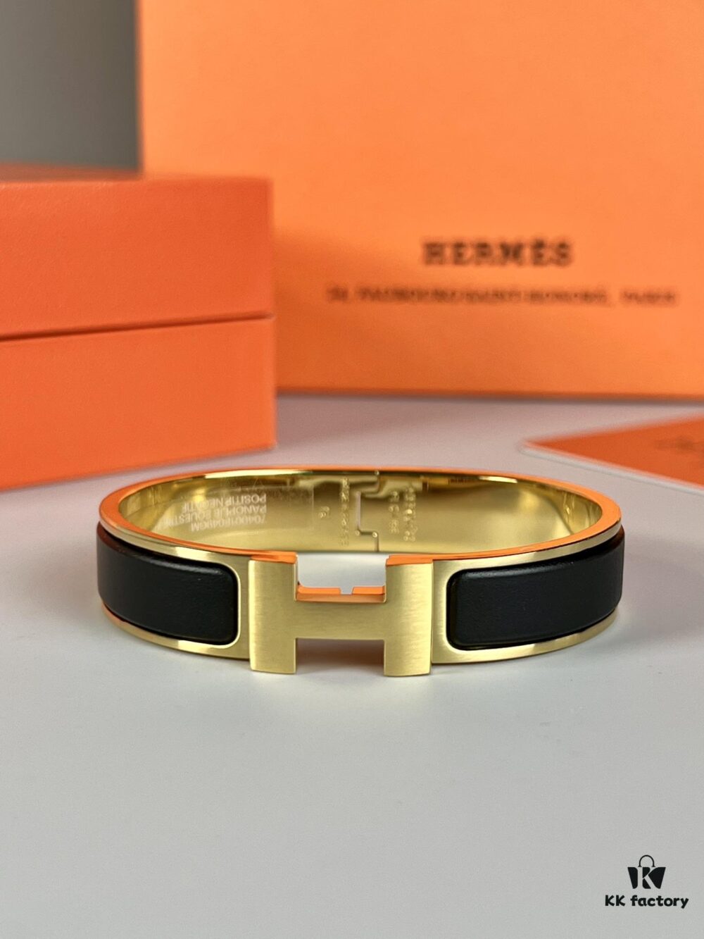 692fcbdb99f2d84055c89530 Hermes New Bracelet, Authentic Inner Circle Label Sticker, Proxy Purchase Version 😎 Herme*CLIC Enamel H Bracelet, Worn by Hermes ❤️ Extremely Versatile and Beautiful! Perfect for Couples, Men Size 19, Women Size 17 💌🌸 A Must-Have for True Hermes Fans, the Most Classic Among Numerous Hermes Bracelets, Featuring Smooth and Rich Enamel Craftsmanship, Full in Shape and Lustrous in Color ❤️❤️ Ideal as a Couple's Set, Only High-End Version Produced! Available in Size 17 and 19