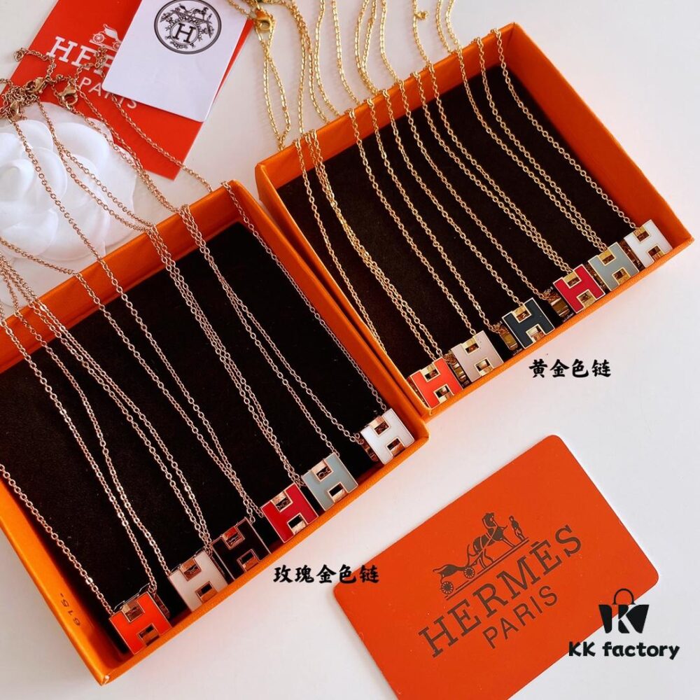 692fcc0699f2d84055c8957e Hermès Cube Necklace, Incredibly Beautiful ✨ Instantly Adds Softness, Unique Textured 3D Cubes, Perfect Layering Piece for Spring and Summer, Features a Metal Side with Precision CNC Engraving, Offering Versatile Styling Effects When Flipped