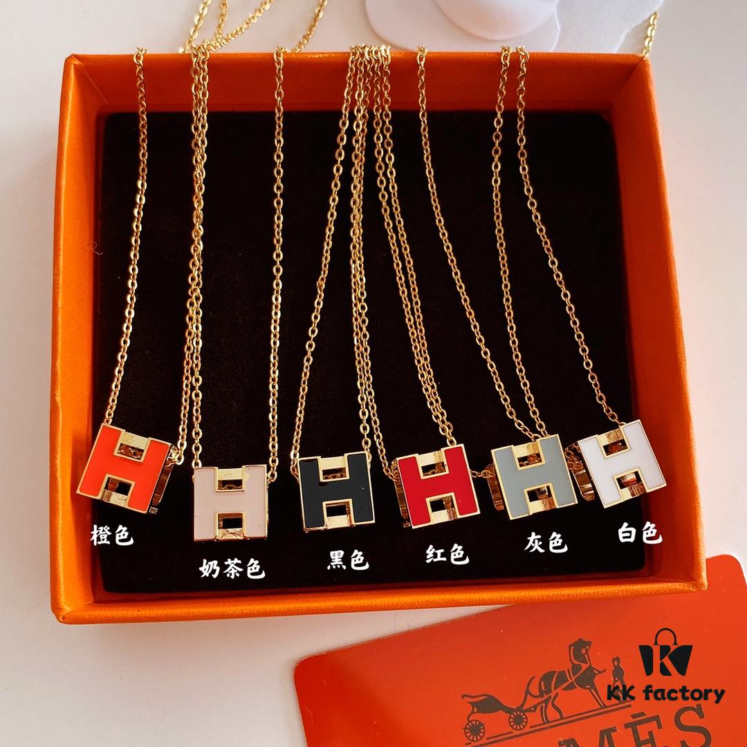 692fcc0699f2d84055c89581 Hermès Cube Necklace, Incredibly Beautiful ✨ Instantly Adds Softness, Unique Textured 3D Cubes, Perfect Layering Piece for Spring and Summer, Features a Metal Side with Precision CNC Engraving, Offering Versatile Styling Effects When Flipped