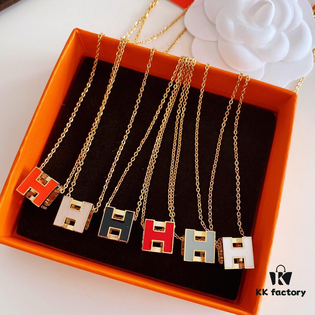 692fcc0699f2d84055c89582 Hermès Cube Necklace, Incredibly Beautiful ✨ Instantly Adds Softness, Unique Textured 3D Cubes, Perfect Layering Piece for Spring and Summer, Features a Metal Side with Precision CNC Engraving, Offering Versatile Styling Effects When Flipped