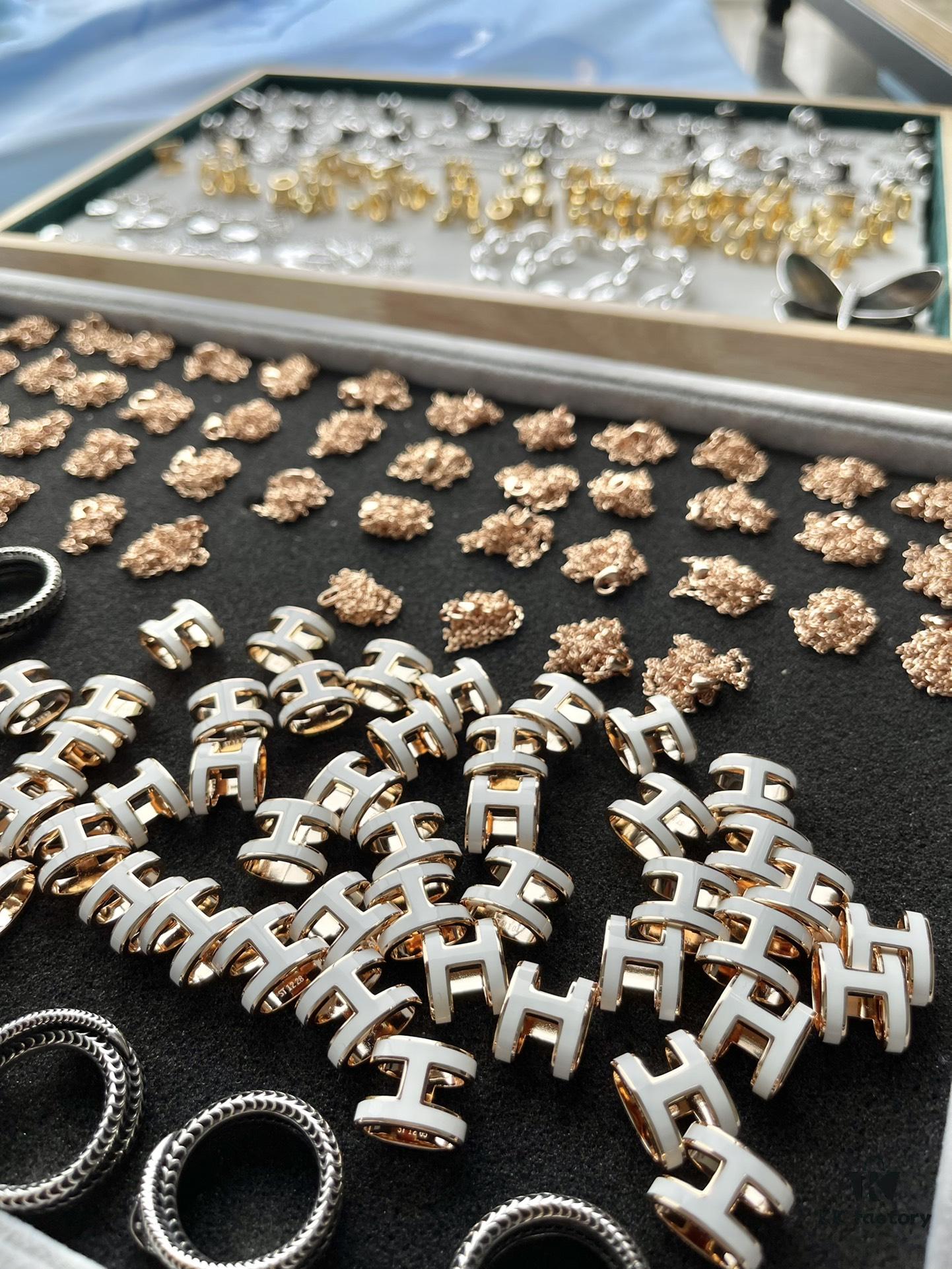 Hermès H Rose Gold White Necklace