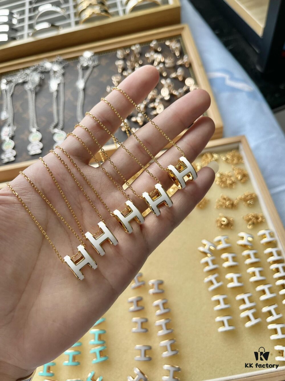 692fcc0b99f2d84055c8958c Hermès Gold and White Necklace