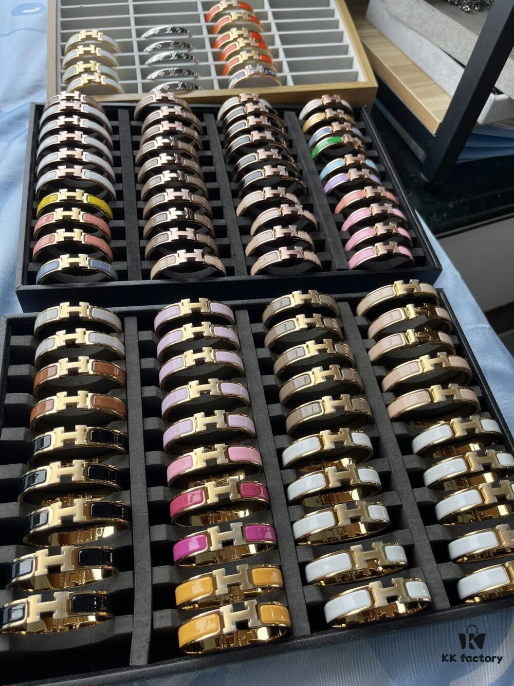 692fcc3799f2d84055c895e6 Hermès Bracelet Restock