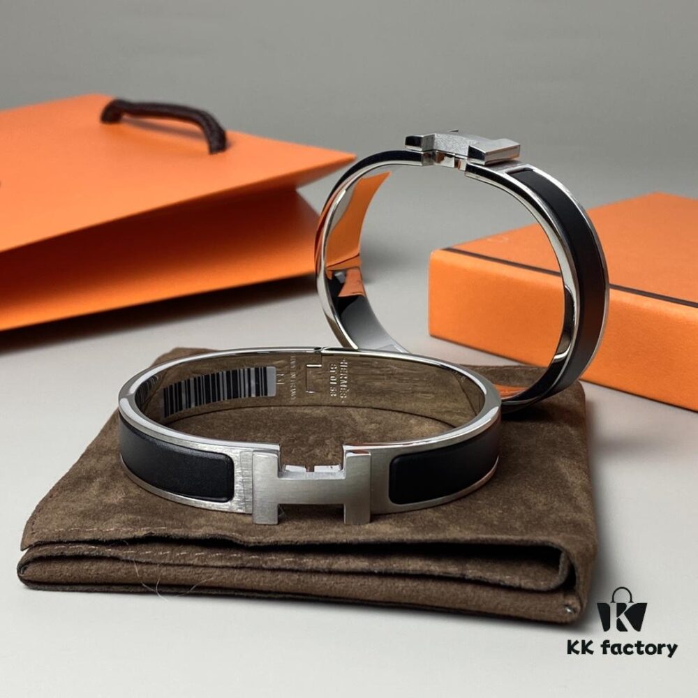 692fcc4d99f2d84055c89609 Affordable Hermès Men's Gift ||| Hermès Clic HH Matte Enamel Bracelet