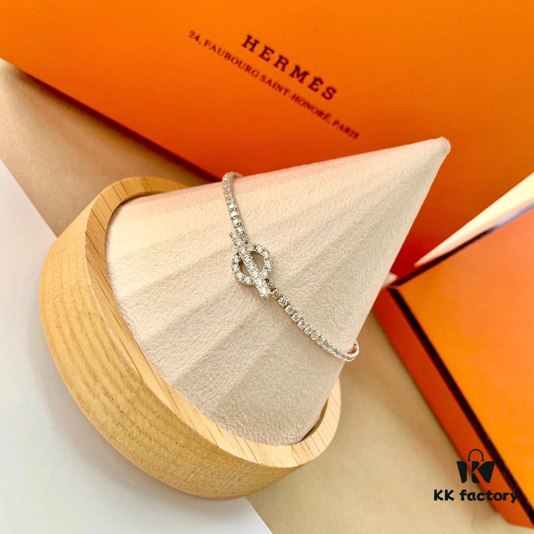 692fcc5499f2d84055c89613 Hermes Finesse Series Pig Nose Bracelet, Exquisitely Crafted, Low-Key Luxury with Elegant Simplicity