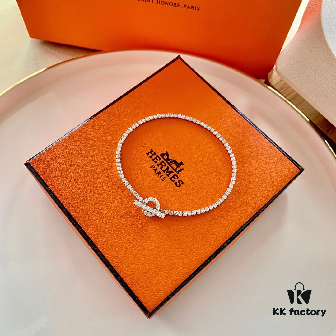 692fcc5699f2d84055c89617 Hermes Finesse Series Pig Nose Bracelet, Exquisitely Crafted, Low-Key Luxury with Elegant Simplicity