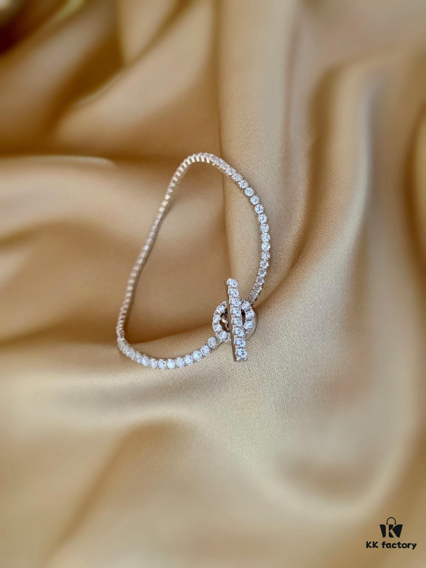 692fcc5799f2d84055c8961a Hermes Finesse Series Pig Nose Bracelet, Exquisitely Crafted, Low-Key Luxury with Elegant Simplicity