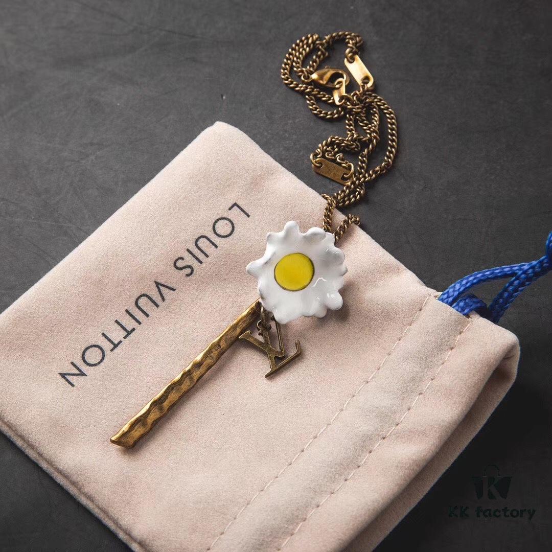 692fcc7699f2d84055c89663 Exclusive First Release: Kris Wu's Louis Vuitton Unisex Daisy Necklace from the 2020 Spring-Summer Runway Limited Gardening Collection (Counterpart Version, Open for Comparison), In-Stock at Boutiques