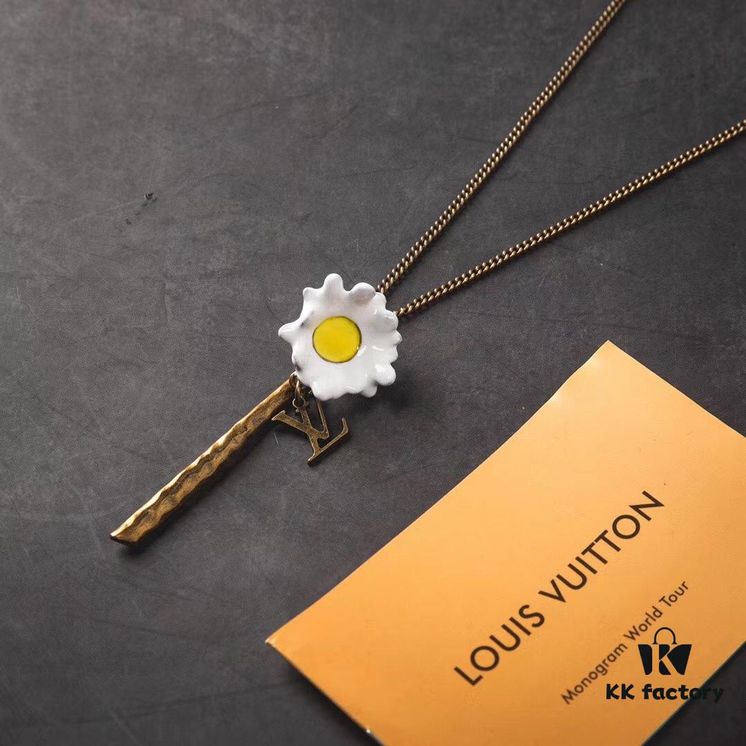 692fcc7899f2d84055c89666 Exclusive First Release: Kris Wu's Louis Vuitton Unisex Daisy Necklace from the 2020 Spring-Summer Runway Limited Gardening Collection (Counterpart Version, Open for Comparison), In-Stock at Boutiques