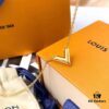 692fcc8099f2d84055c89678 Stunning LV Louis Vuitton Necklace and V-Shaped Bracelet, High-End Custom Original Design, 18K Gold-Plated Craftsmanship, Store Version, One-to-One Replication, Elegant and Refined, Versatile and Sophisticated