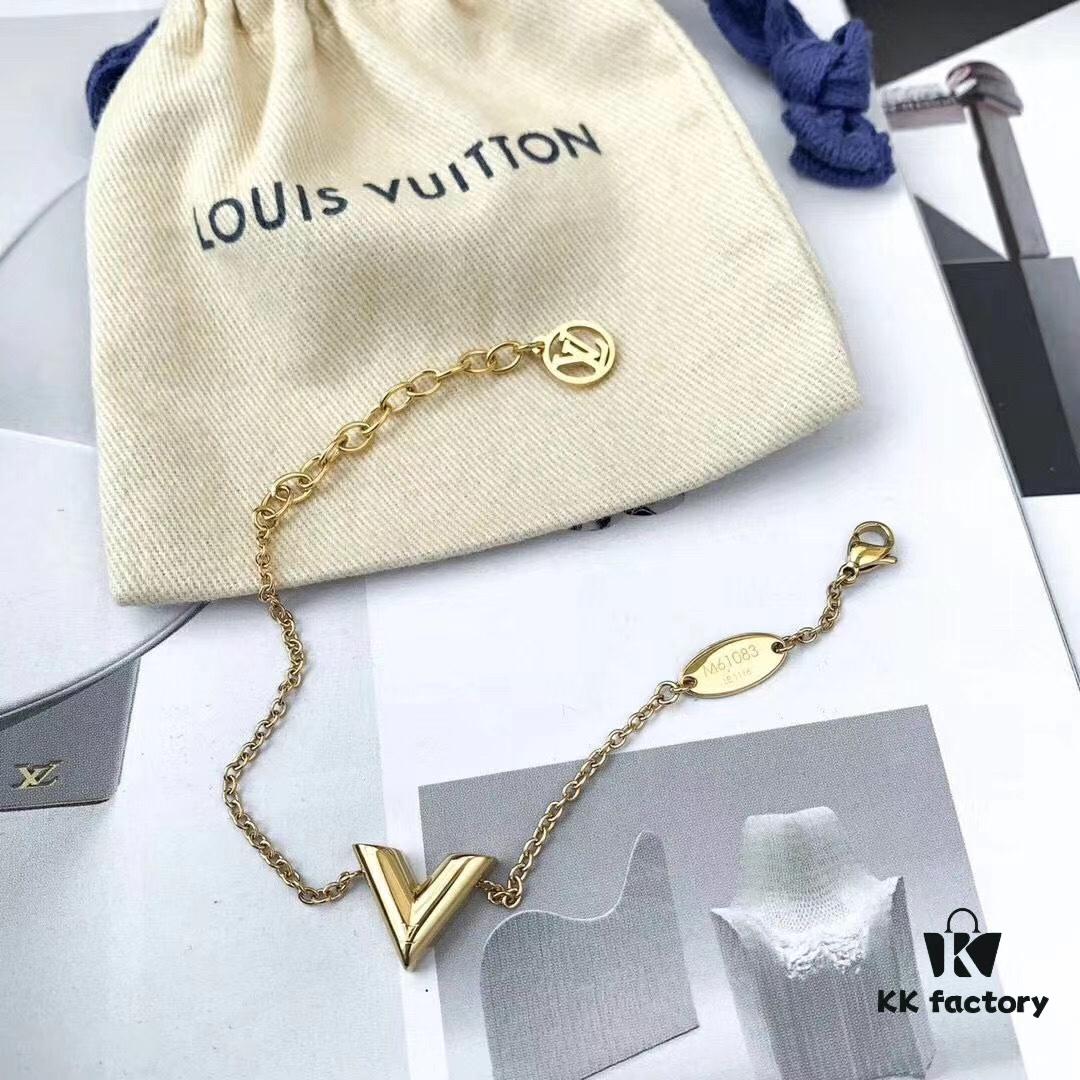 692fcc8f99f2d84055c89695 Stunning LV Louis Vuitton Necklace and V-Shaped Bracelet, High-End Custom Original Design, 18K Gold-Plated Craftsmanship, Store Version, One-to-One Replication, Elegant and Refined, Versatile and Sophisticated