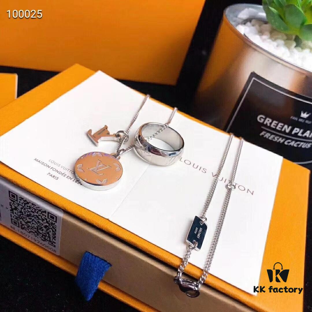 692fcca999f2d84055c896c9 LV Necklace Best Version Never Fades Most Loved by Goddesses Fashionable and Minimalist Elegant Unique Beautiful