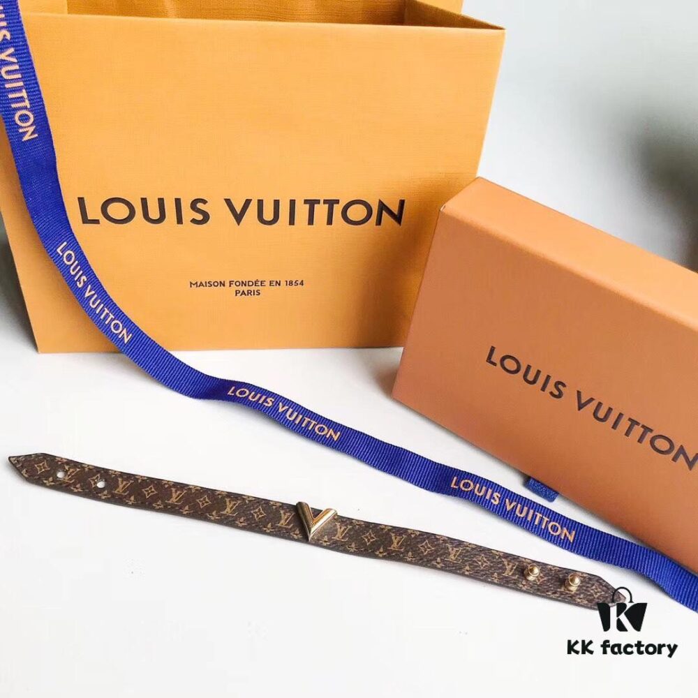 Top-Grade LV Genuine Lambskin Pyramid Bracelet [Happy] Authentic Purchase, Small Size - 18cm Length - Size 17, Adjustable to Size 16 (Classic Monogram), Original Material, Comparable to Boutique Quality, Genuine Lambskin, Hardware Electroplated 18K on 316 Steel