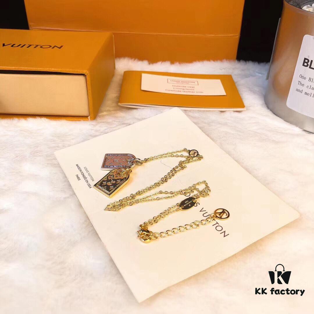 692fccba99f2d84055c896ea Louis Vuitton LV Japan New Arrival Bicolor Pendant Necklace