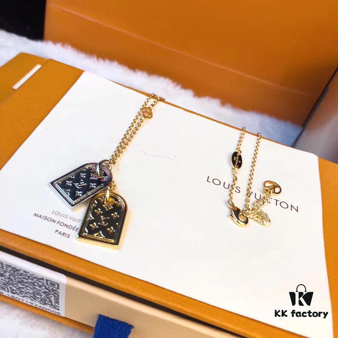 692fccbb99f2d84055c896ec Louis Vuitton LV Japan New Arrival Bicolor Pendant Necklace