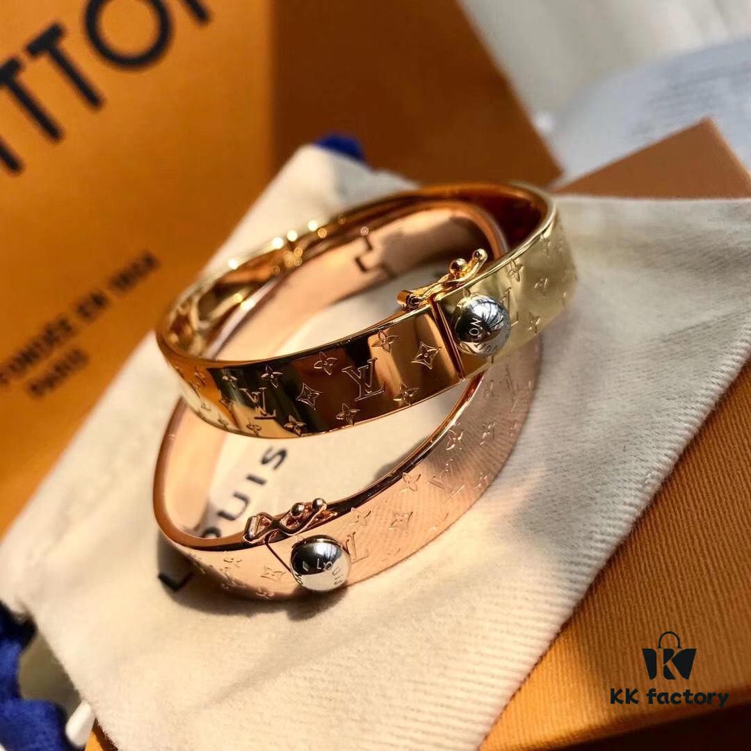 692fccc299f2d84055c896f7 LV NANOGram Bracelet Exclusive LV Classic Monogram Wide Bracelet Simple and Elegant, Less Likely to Clash, Features Iconic Monogram Pattern, Easy to Match with Outfits, Made of Imported 316L Stainless Steel with Vacuum White Gold Plating, Available in Gold and Rose Gold, In Stock for Immediate Shipping, Comes with Full Packaging, Ideal Gift