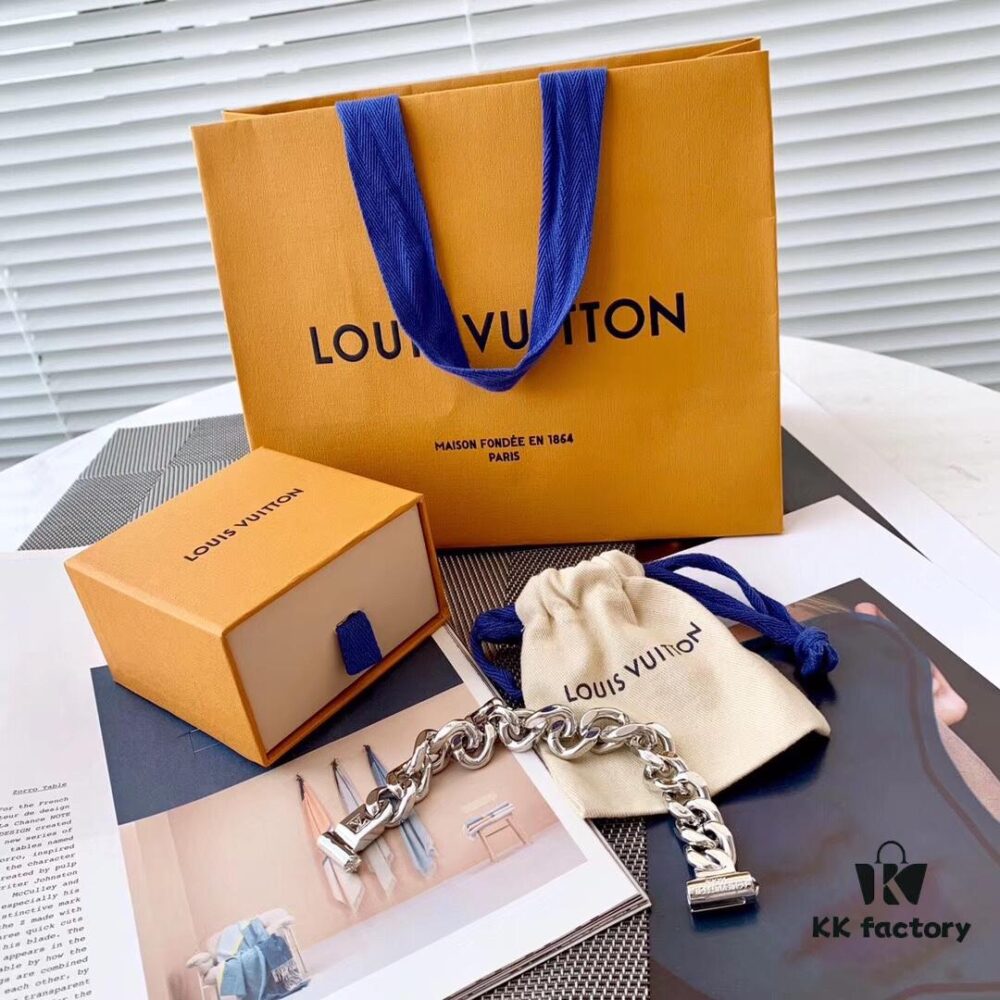 692fcccc99f2d84055c8970c LV CHAIN LINKS Men's Thick Bracelet 2019 Spring and Summer Collection Showcasing Virgil Abloh's Mastery in Jewelry Design