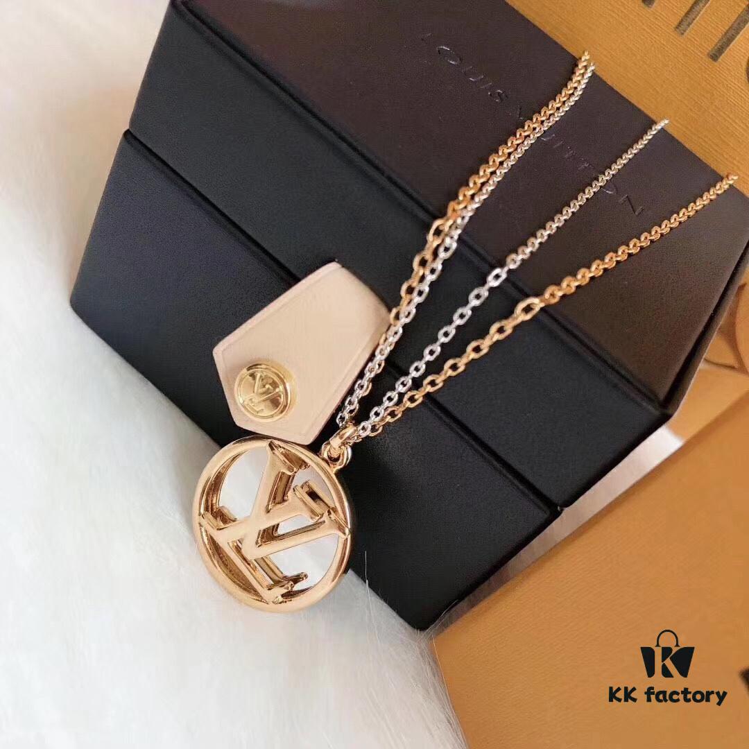 LV Louis Vuitton 2019 Fall/Winter New Arrival Circle LV Letter Two-Tone Double-Layer Necklace, Sweater Chain, Long Chain, Premium Materials Matching Original Quality, Ultra-Precise Craftsmanship! Must-Have Item, Stunning Look, Highly Recommended 🤗83557085