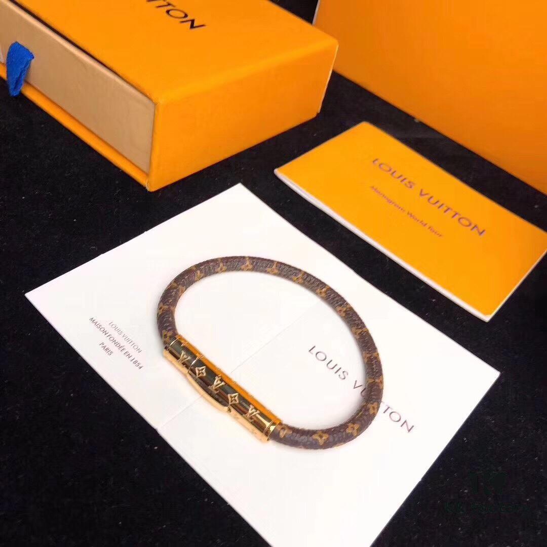 692fccda99f2d84055c8972d Luxury Level LV Monogram Leather Magnetic Clasp Bracelet, Classic Pattern, Imported Genuine Leather with Refined Texture, Engraved Logo