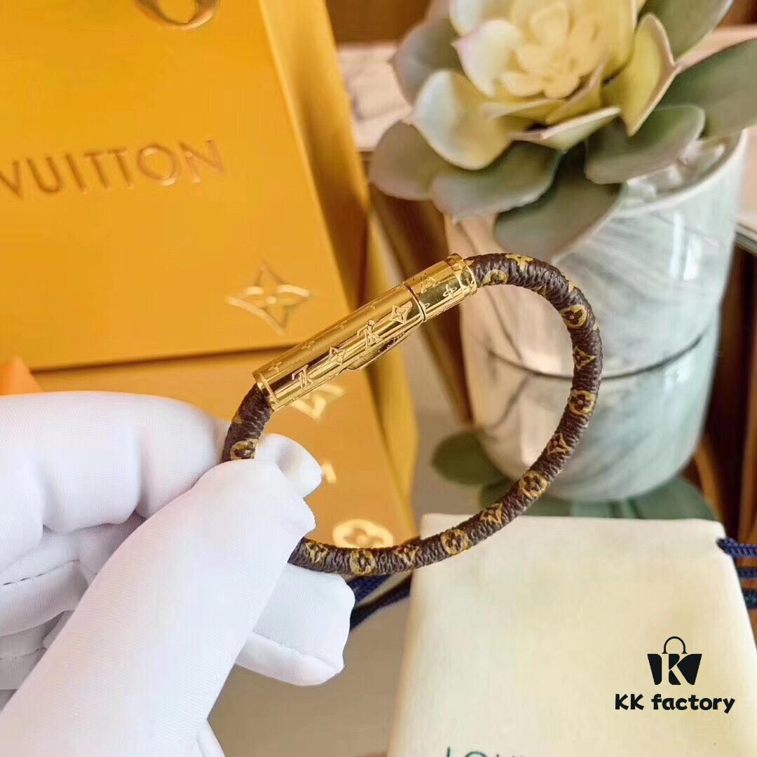 692fccdb99f2d84055c8972e Luxury Level LV Monogram Leather Magnetic Clasp Bracelet, Classic Pattern, Imported Genuine Leather with Refined Texture, Engraved Logo
