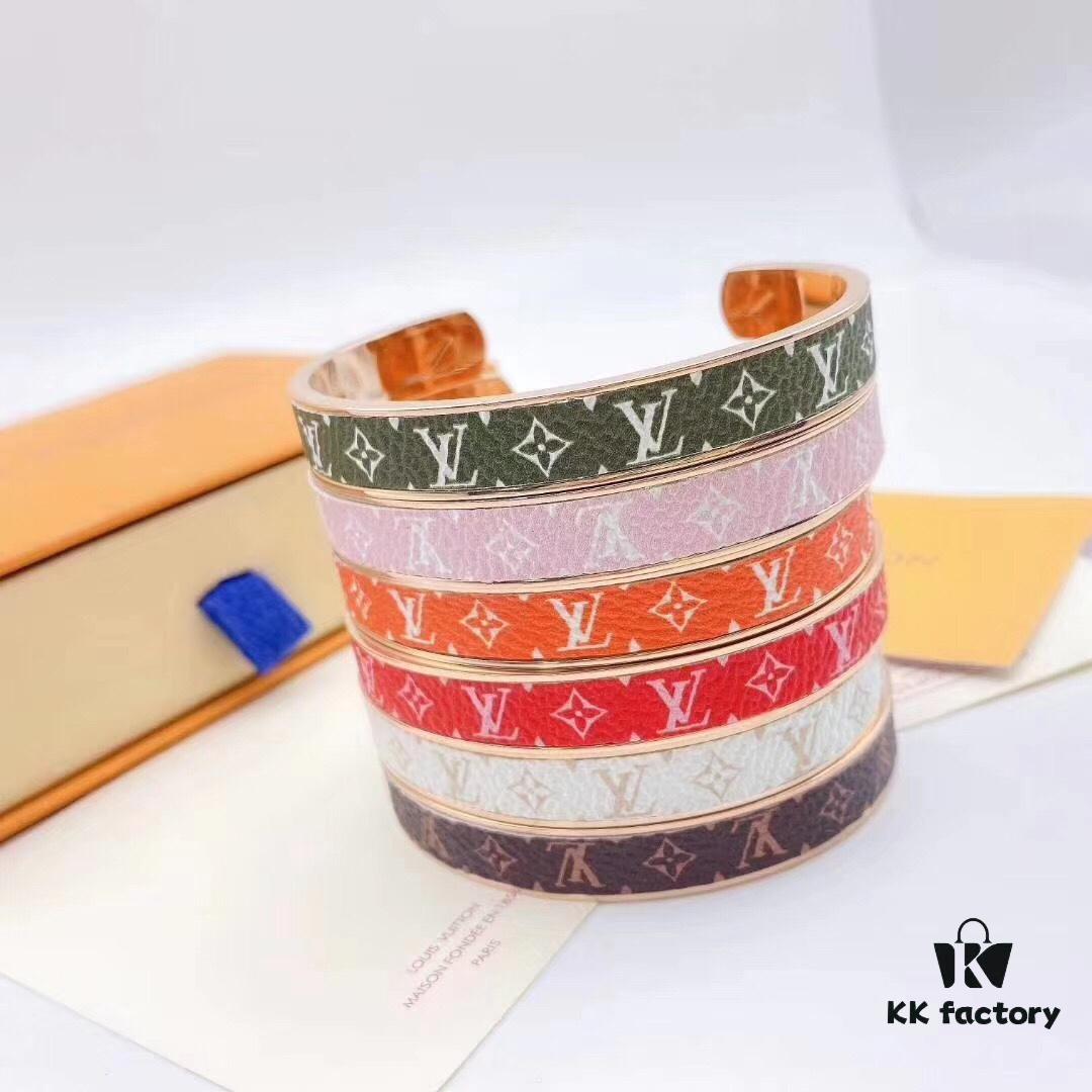 692fccf299f2d84055c8975d LV New Arrival Classic Monogram Leather Cuff Bracelet