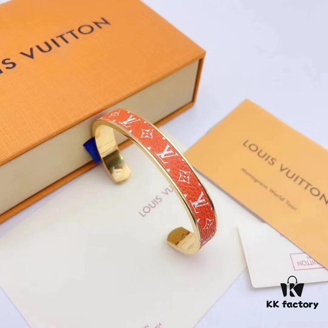 692fccf299f2d84055c8975f LV New Arrival Classic Monogram Leather Cuff Bracelet
