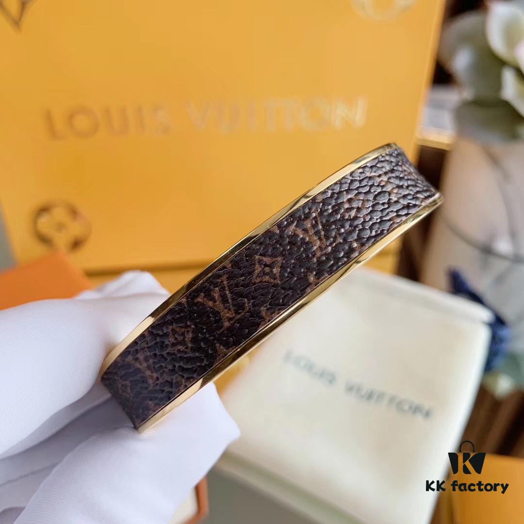 692fcd1a99f2d84055c897ad LV New Arrival Classic Monogram Leather Cuff Bracelet