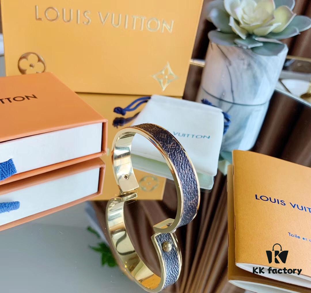 692fcd1a99f2d84055c897af LV New Arrival Classic Monogram Leather Cuff Bracelet
