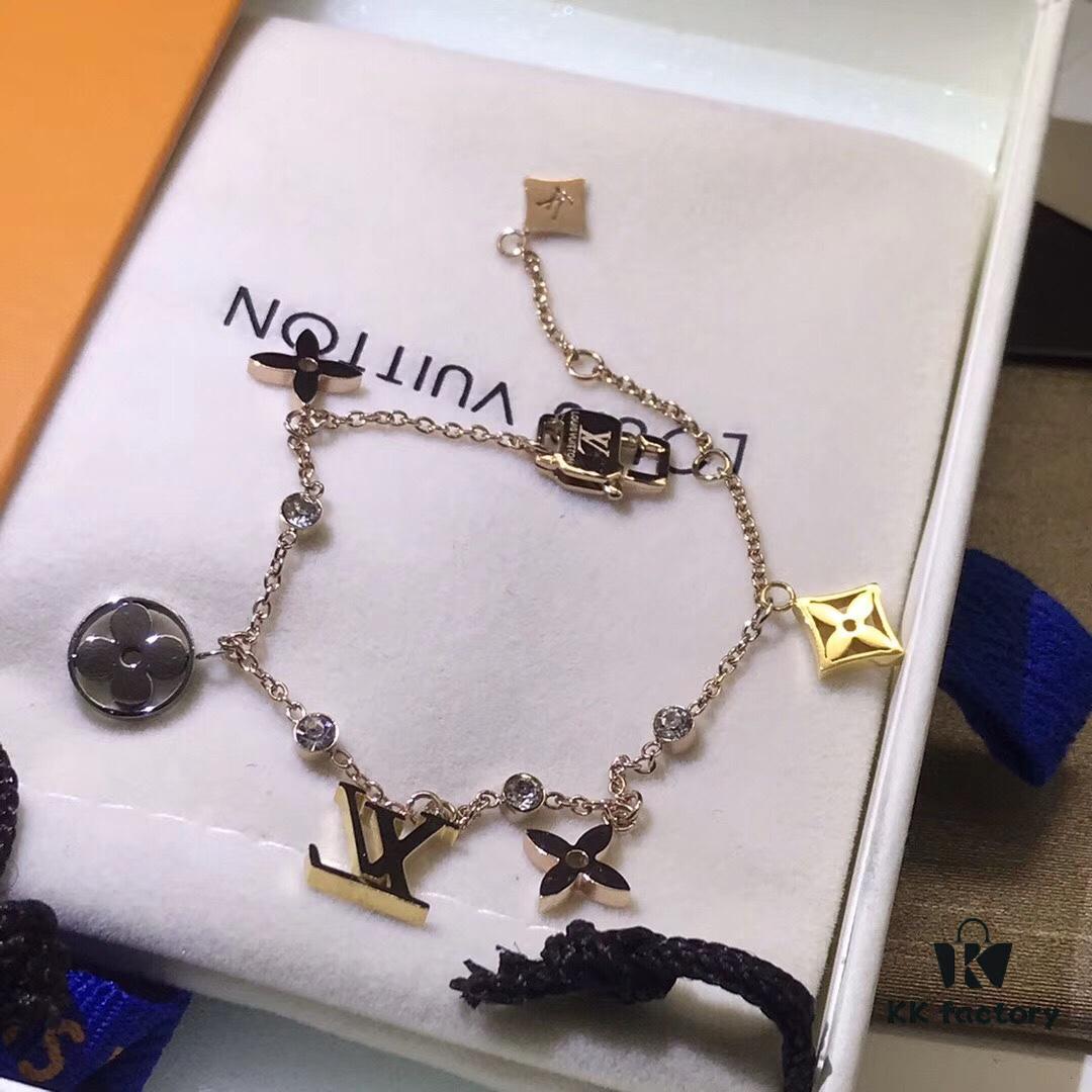 692fcd3899f2d84055c897f4 LV Louis Vuitton Letter Multiflower Bracelet, Thick Gold Plating, Elegant and Refined, Stylish and Versatile