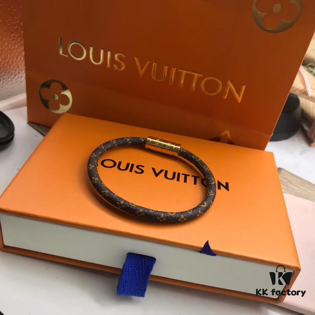 692fcd4199f2d84055c89806 Custom Real Photo ✈️⭐️ Louis Vuitton LV Monogram Leather Bracelet ● Brass Material Matching Store Version, Calfskin Lining, Hot Selling Item, Unique Design, Retro and Avant-Garde, Must-Have for Elegant Women