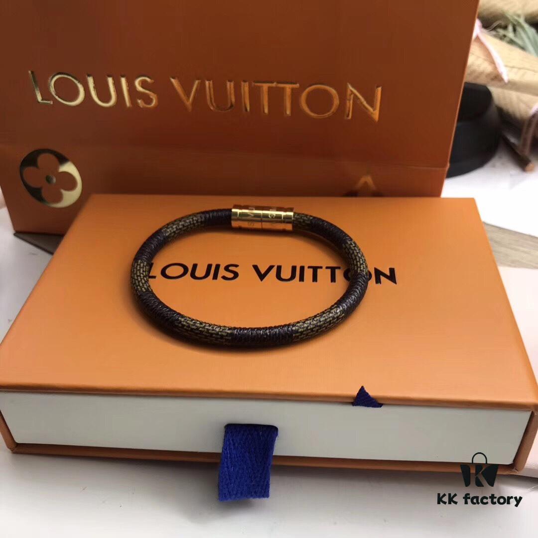 692fcd4399f2d84055c8980a Custom Real Photo ✈️⭐️ Louis Vuitton LV Monogram Leather Bracelet ● Brass Material Matching Store Version, Calfskin Lining, Hot Selling Item, Unique Design, Retro and Avant-Garde, Must-Have for Elegant Women