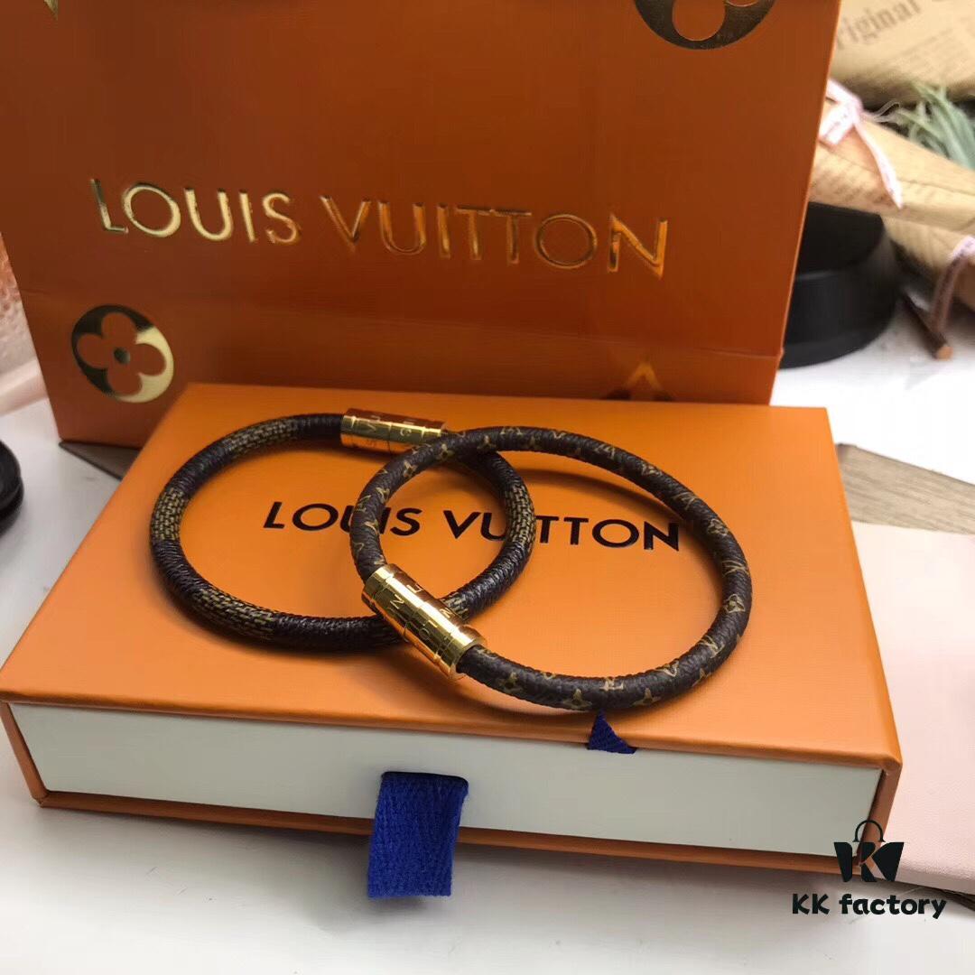692fcd4499f2d84055c8980b Custom Real Photo ✈️⭐️ Louis Vuitton LV Monogram Leather Bracelet ● Brass Material Matching Store Version, Calfskin Lining, Hot Selling Item, Unique Design, Retro and Avant-Garde, Must-Have for Elegant Women