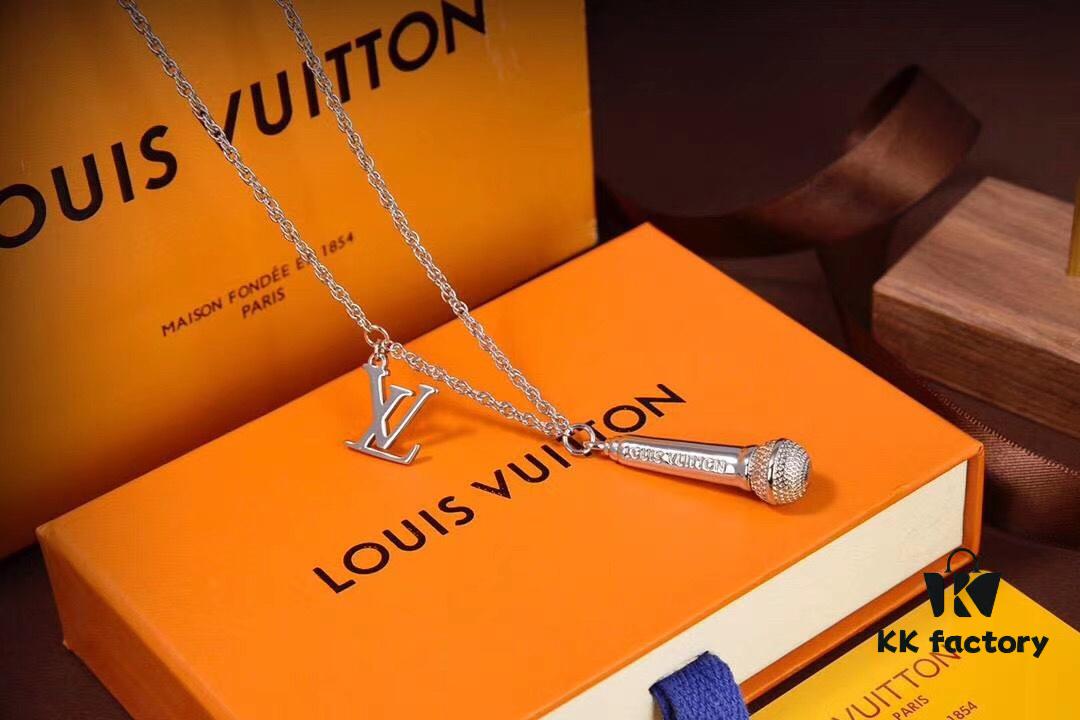 692fcd8399f2d84055c8986d LV Microphone Necklace 🎤 Featuring the DJ-inspired design by former Men's Artistic Director Virgil Abloh, this pendant captures the essence of music culture with a finely etched microphone charm and delicately suspended LV initials on a sleek chain. Metal hardware, microphone-shaped pendant, LV letter detailing—perfect for gifting or personal wear!