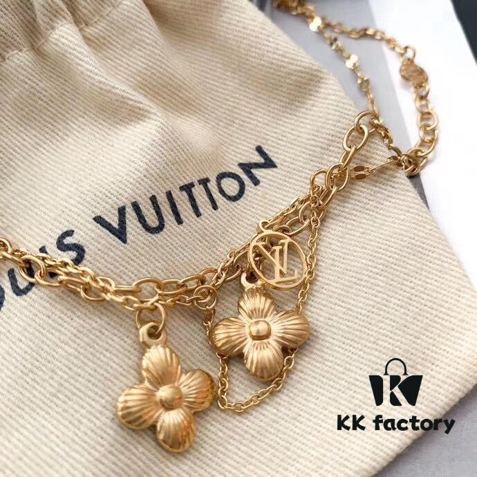 692fcda999f2d84055c898bc LV Plume Clover White Mother-of-Pearl Necklace Blooming Strass Necklace with Monogram Flower and Crystal-Cut Diamond Accents
