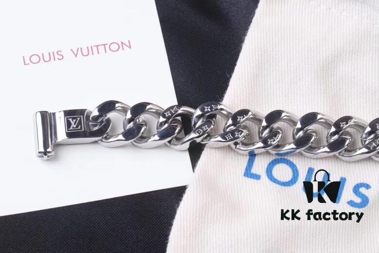 692fcdb299f2d84055c898cf New Arrival Louis Vuitton LV20ss Cuban Chain Latest Iron Stone Buckle