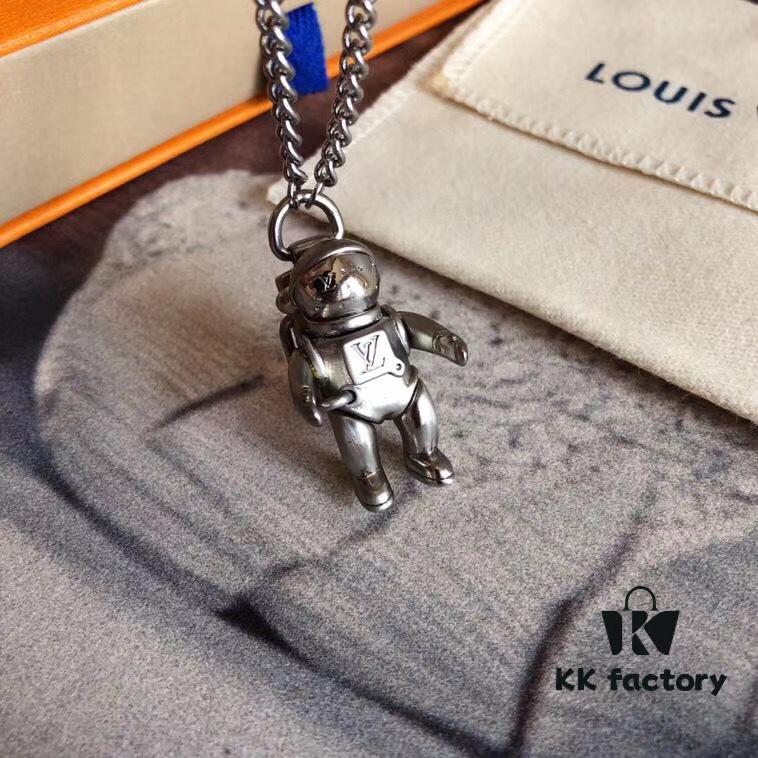 692fcdb899f2d84055c898d7 Louis Vuitton Spring-Summer Show Limited Edition ASTRONAUT Necklace