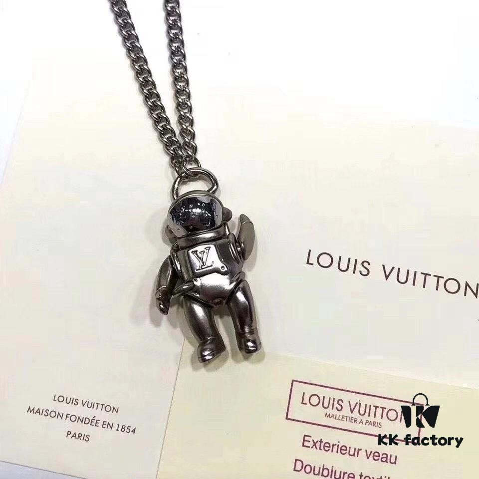 692fcdb899f2d84055c898d9 Louis Vuitton Spring-Summer Show Limited Edition ASTRONAUT Necklace