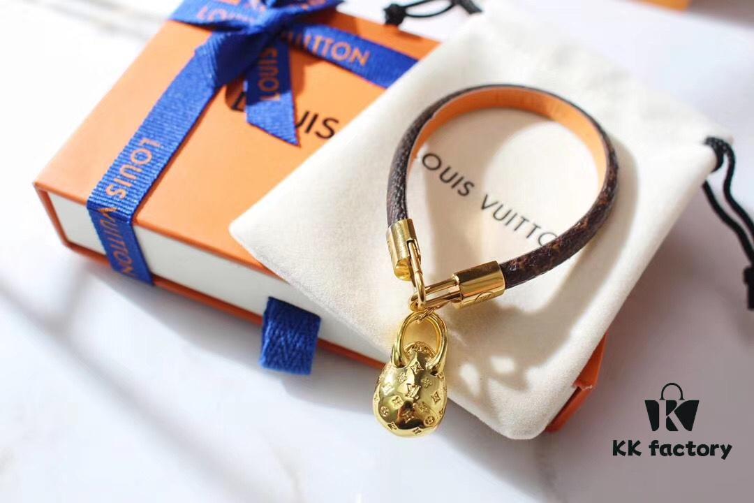 692fcdde99f2d84055c8992d Louis Vuitton Handbag Bracelet Strap