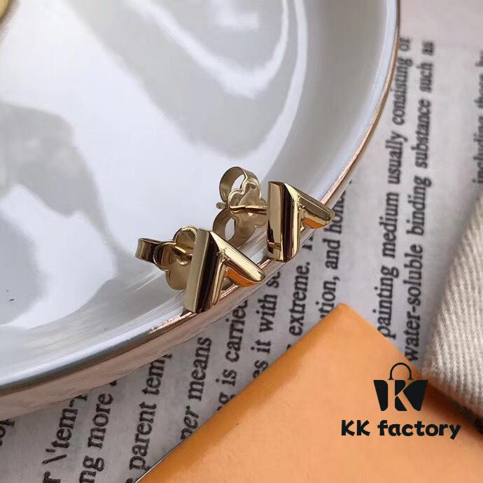 692fcdeb99f2d84055c8994f Color Blossom BB Collection Tribute to Georges Louis Vuitton's 1896 Monogram Flower Pattern