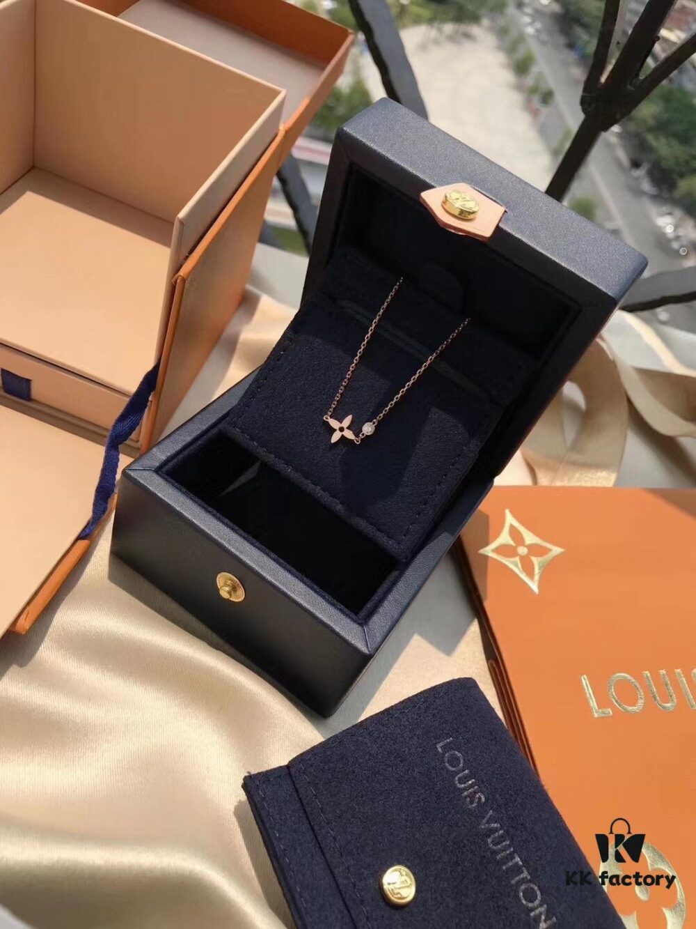 692fcded99f2d84055c89951 LV Idylle Blossom Single Flower Diamond Pendant Necklace, S925 Silver with 18K Gold Plating