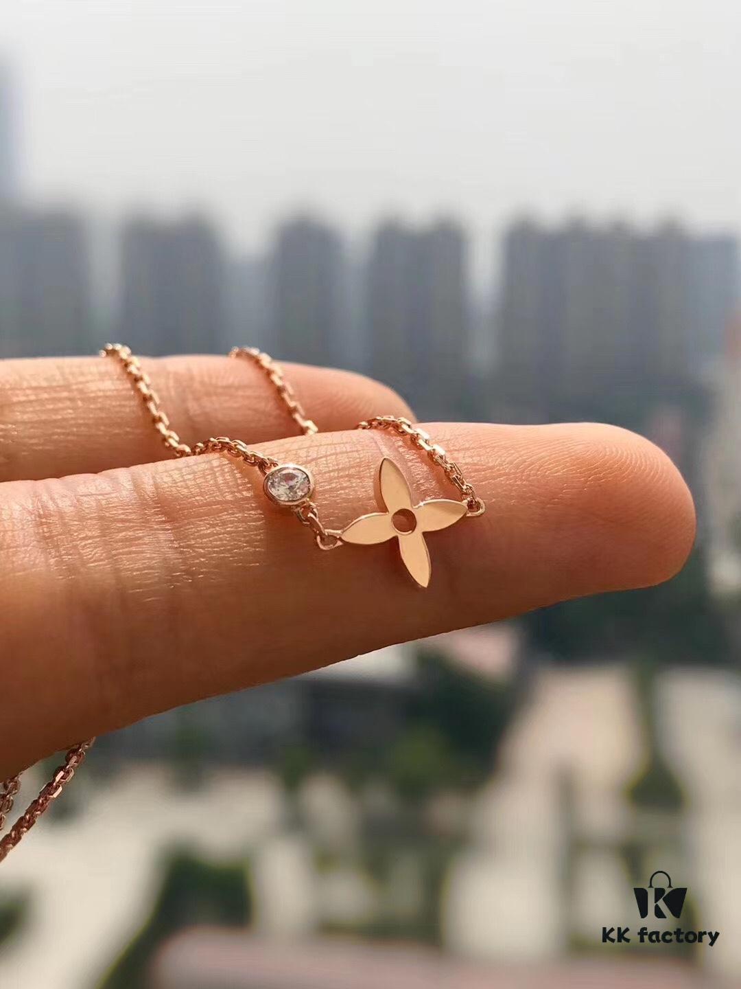 692fcdee99f2d84055c89955 LV Idylle Blossom Single Flower Diamond Pendant Necklace, S925 Silver with 18K Gold Plating