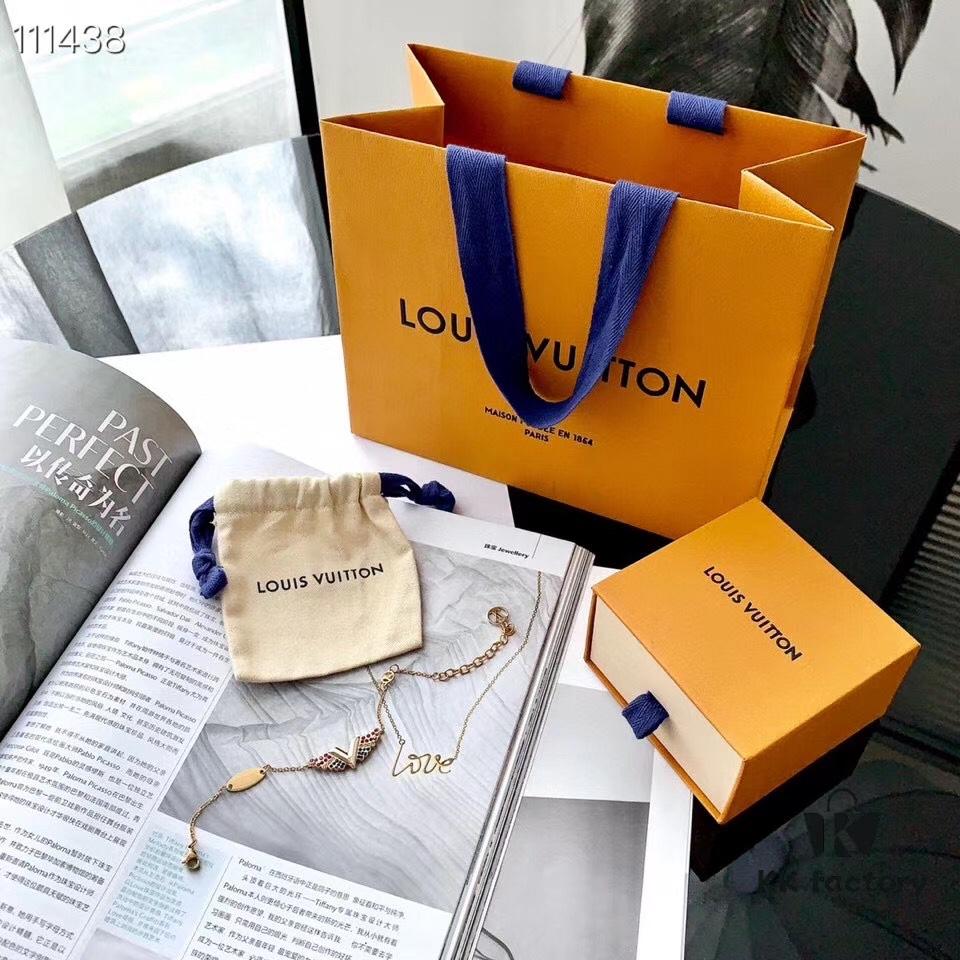692fce0a99f2d84055c89989 LV Latest Wing and V Letter Bracelet Essential V California Dreaming