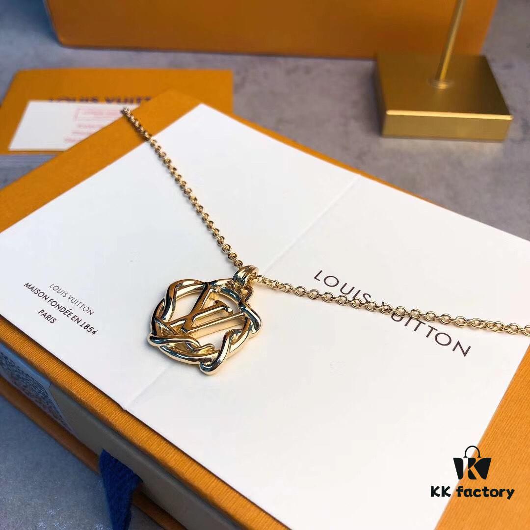 692fce2299f2d84055c899bf LV Circle Pendant Suspends Gracefully Within Interwoven Lines of the Exquisitely Crafted Metal Chain, Infusing the Garden Louise Long Necklace with Artistic Elegance