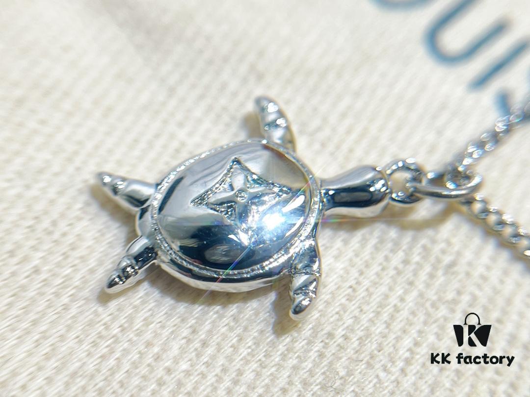 692fce3a99f2d84055c899e1 ❗️New Arrival❗️☀Louis Vuitton Three-in-One Turtle Star Letter Necklace