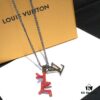 692fce4999f2d84055c899f4 Louis Vuitton LV Pendant Necklace with Red Coral and Logo, Couples Style, One-to-One Craftsmanship