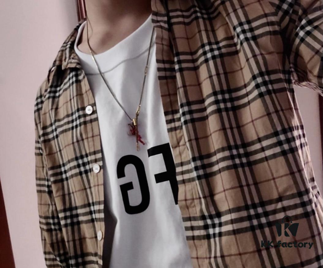 692fce4c99f2d84055c899fb Louis Vuitton LV Pendant Necklace with Red Coral and Logo, Couples Style, One-to-One Craftsmanship