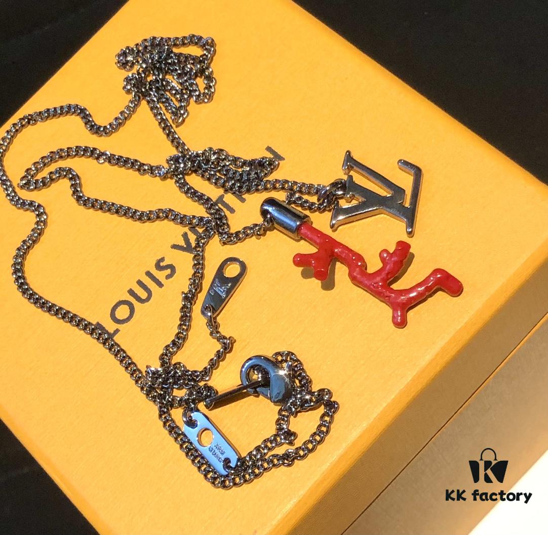 692fce4f99f2d84055c899fe Louis Vuitton LV Pendant Necklace with Red Coral and Logo, Couples Style, One-to-One Craftsmanship