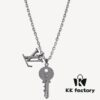 692fce6d99f2d84055c89a33 LV Necklace New Arrival 😍 This new L&V Letter Necklace features a key pendant, evoking the brand's long-standing trunk-making heritage and its legendary indestructible locks. In addition to the pendant, the necklace includes an L&V letter charm, both suspended from an elegant chain. The key blade is set with three sparkling diamonds, adding a brilliant and dazzling allure.