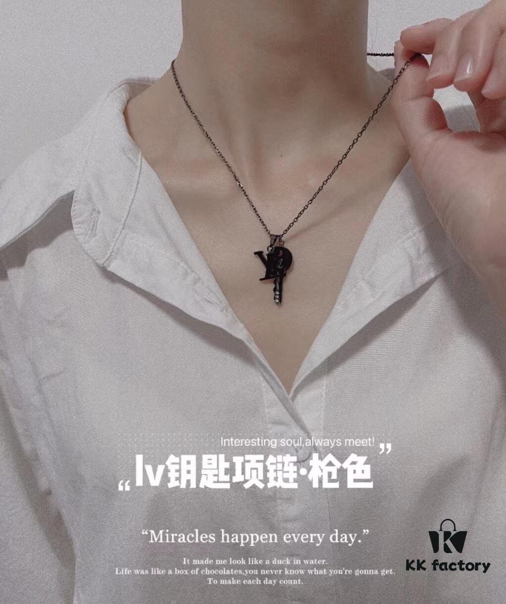 692fce7199f2d84055c89a3a LV Necklace New Arrival 😍 This new L&V Letter Necklace features a key pendant, evoking the brand's long-standing trunk-making heritage and its legendary indestructible locks. In addition to the pendant, the necklace includes an L&V letter charm, both suspended from an elegant chain. The key blade is set with three sparkling diamonds, adding a brilliant and dazzling allure.